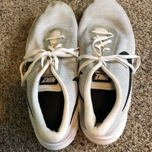 Nike Flex Experience athletic shoes